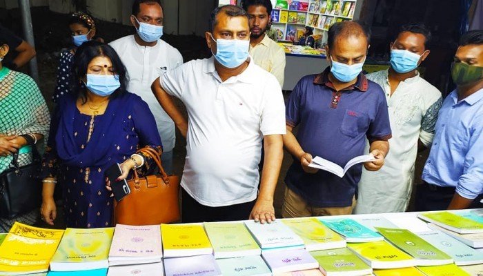 অমর একুশে বই মেলাইয় সৎসঙ্গের স্টল